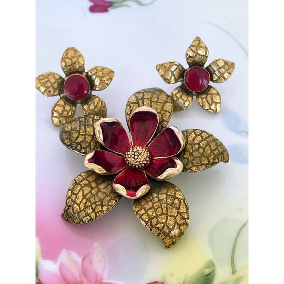 Vintage 1960s Goldtone & Enamel Floral Brooch & Earring Set - Picture 10 of 10